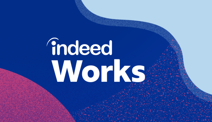 IndeedWorks-Logo vor blauem Hintergrund