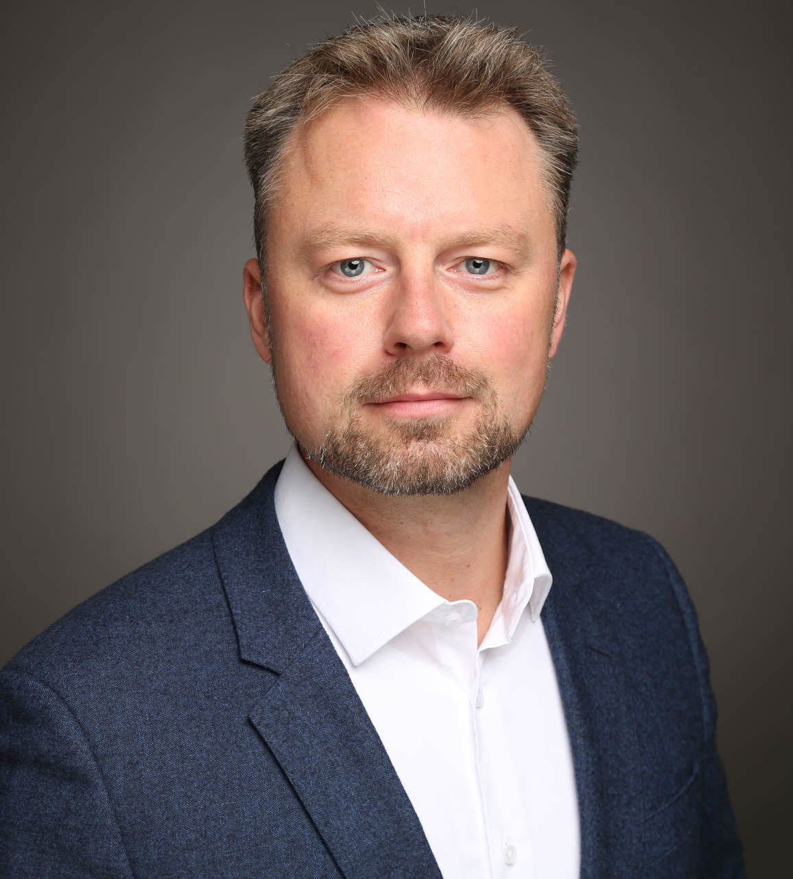 Porträtfoto von Daniel Dubbert