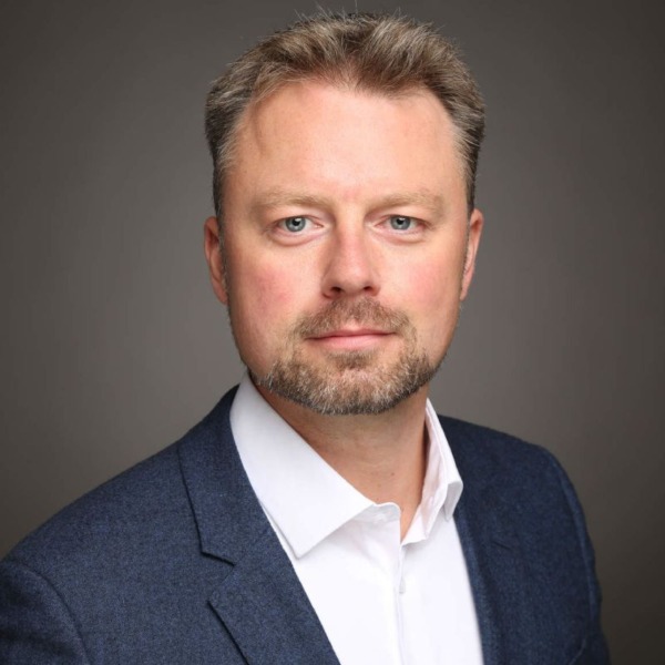 Headshot photo of Daniel Dubbert looking at the camera