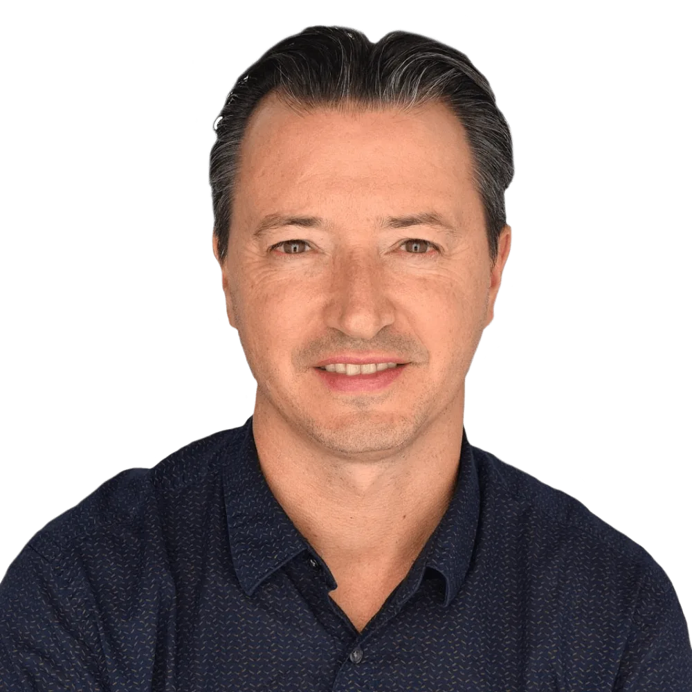 Headshot photo of Derek Diviney looking at the camera