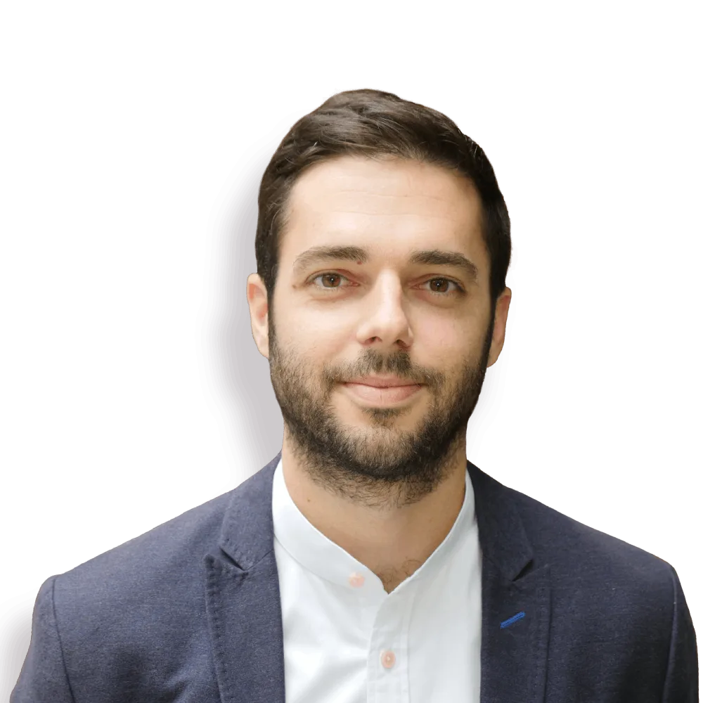 Photo de tête de Charles Chantala regardant la caméra