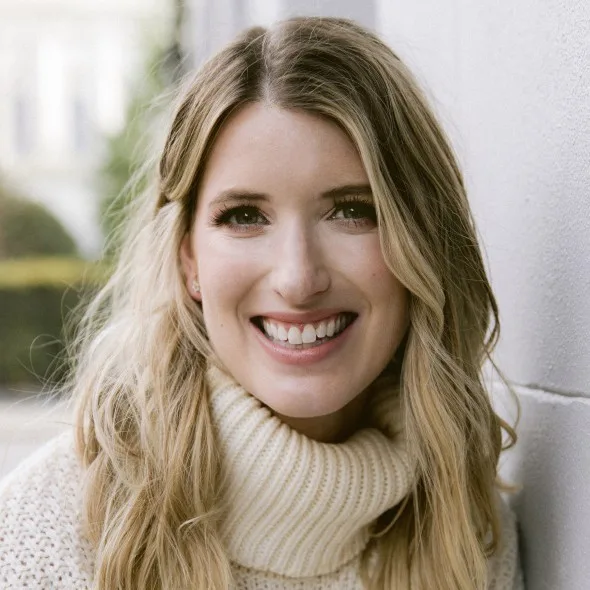 Headshot photo of Emily Nix looking at the camera